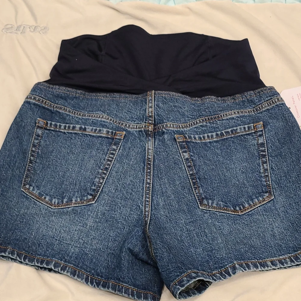 Maternity Shorts - Picture 5 of 5